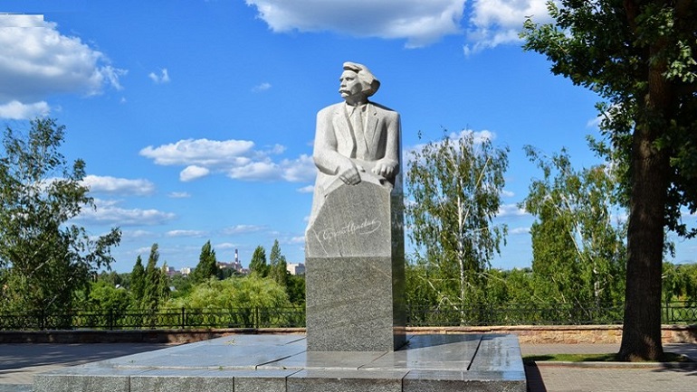 Памятник С.Н. Сергееву-Ценскому