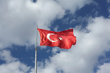 На популярном турецком курорте начались массовые отмены бронирований